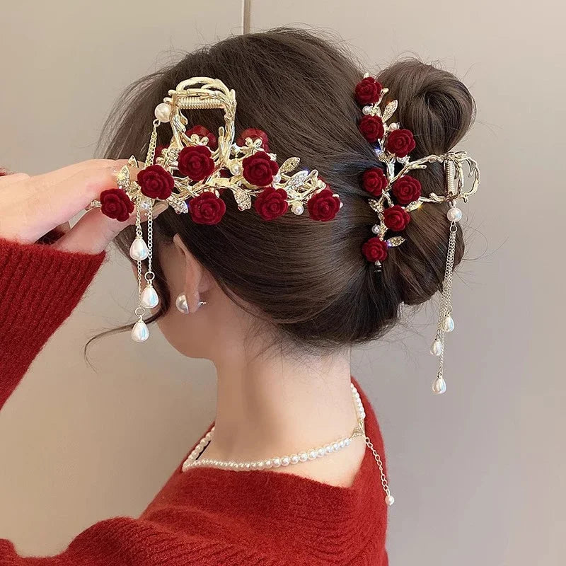 ファッションエレガントなローズタッセルヘアクリップ。女性、女の子、スイートで万能なサメクリップ。絶妙なパーティーヘアアクセサリーギフト。