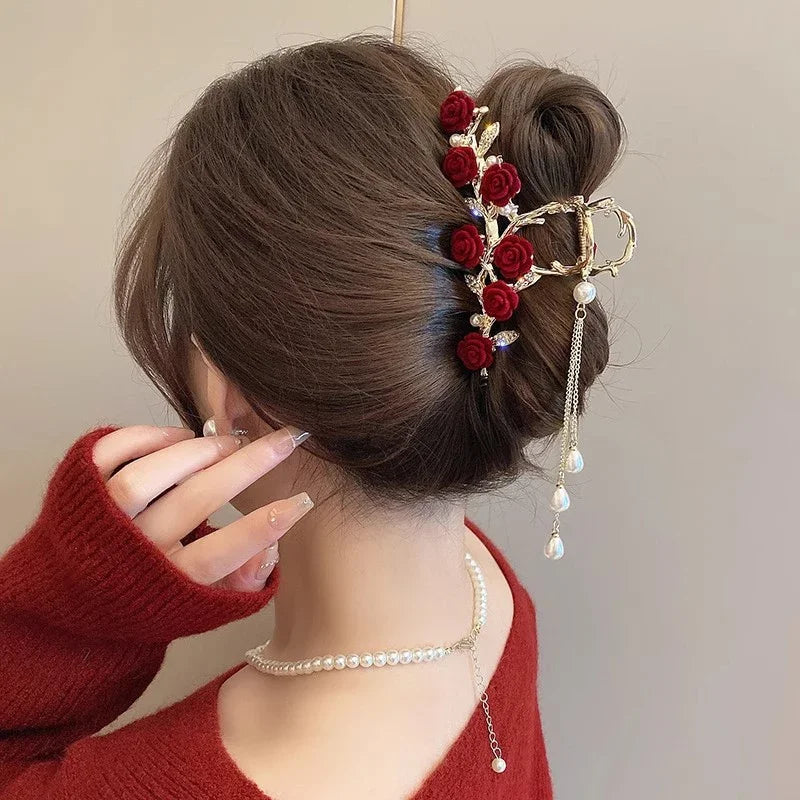 ファッションエレガントなローズタッセルヘアクリップ。女性、女の子、スイートで万能なサメクリップ。絶妙なパーティーヘアアクセサリーギフト。